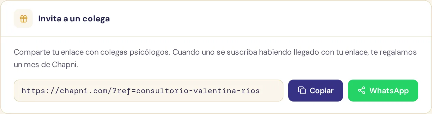 Tarjeta de referidos con tu enlace personal y botones para copiar o compartir por WhatsApp