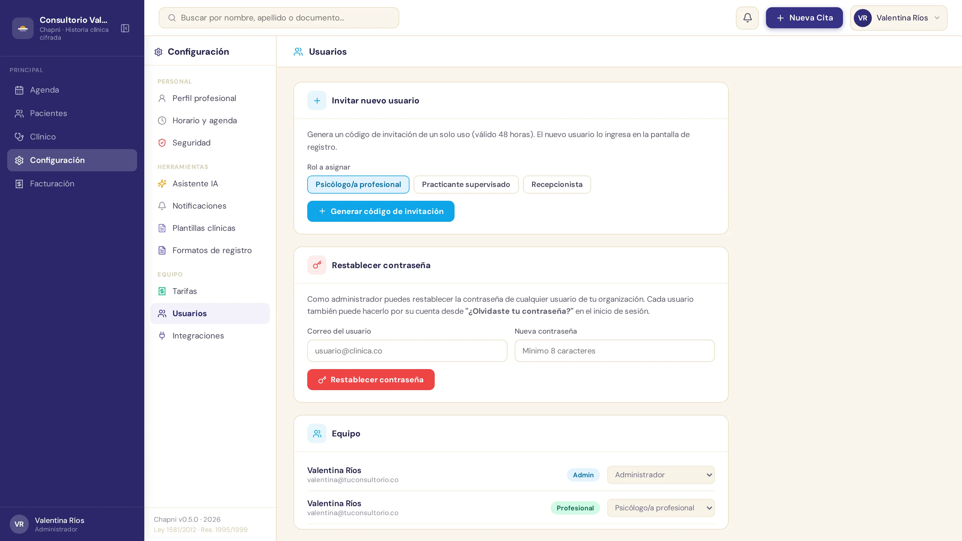 Usuarios: invitación con código de un solo uso y roles de profesional, practicante y recepcionista